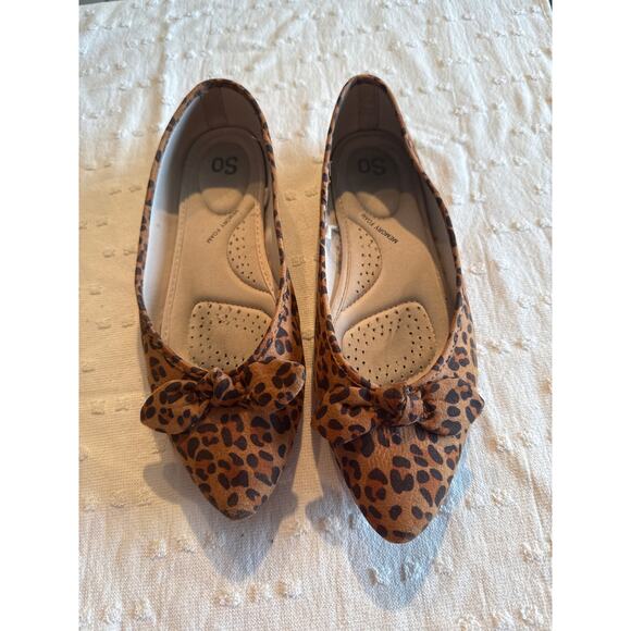 Leopard Print Pointed Toe Flats with Bow | Size 9 - Picture 1 of 3